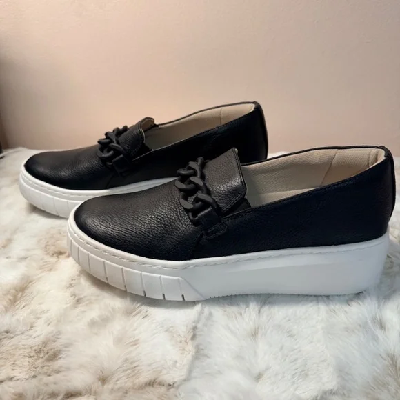 Naturalizer Black Slip On Sneaker With A Decorative Black Chain Size 10 - Picture 6 of 9